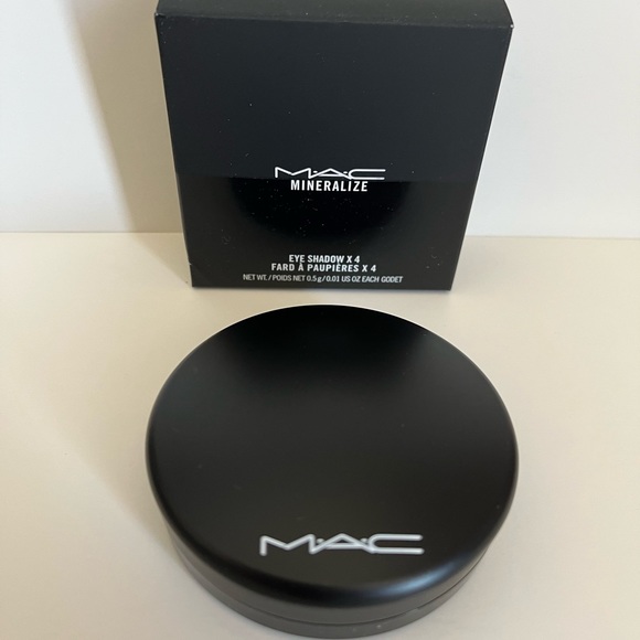 MAC Cosmetics Mineralize Eye Shadow x4 (a Sprinkle of Blue). New never used! - Picture 4 of 4